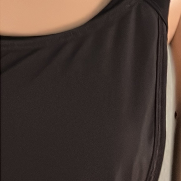 (Lululemon) ladies top size 6 please check measurement because there is no tag - Picture 8 of 17